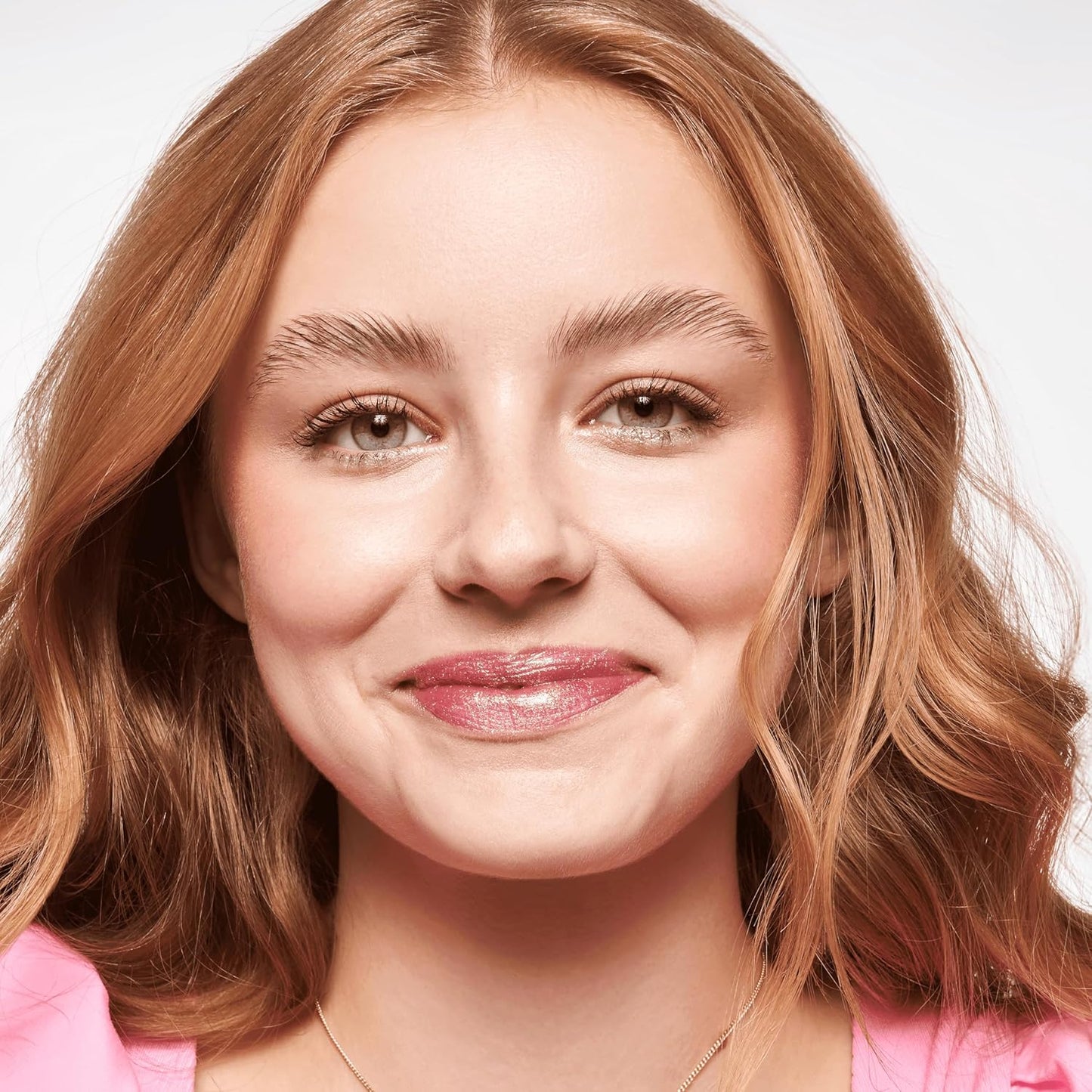 essence | Meta Glow Multi-Reflective Lip Gloss | Iridescent Shimmer, Holographic, Non-Sticky & Comfortable | Vegan & Cruelty Free (03 | Pink Vision)