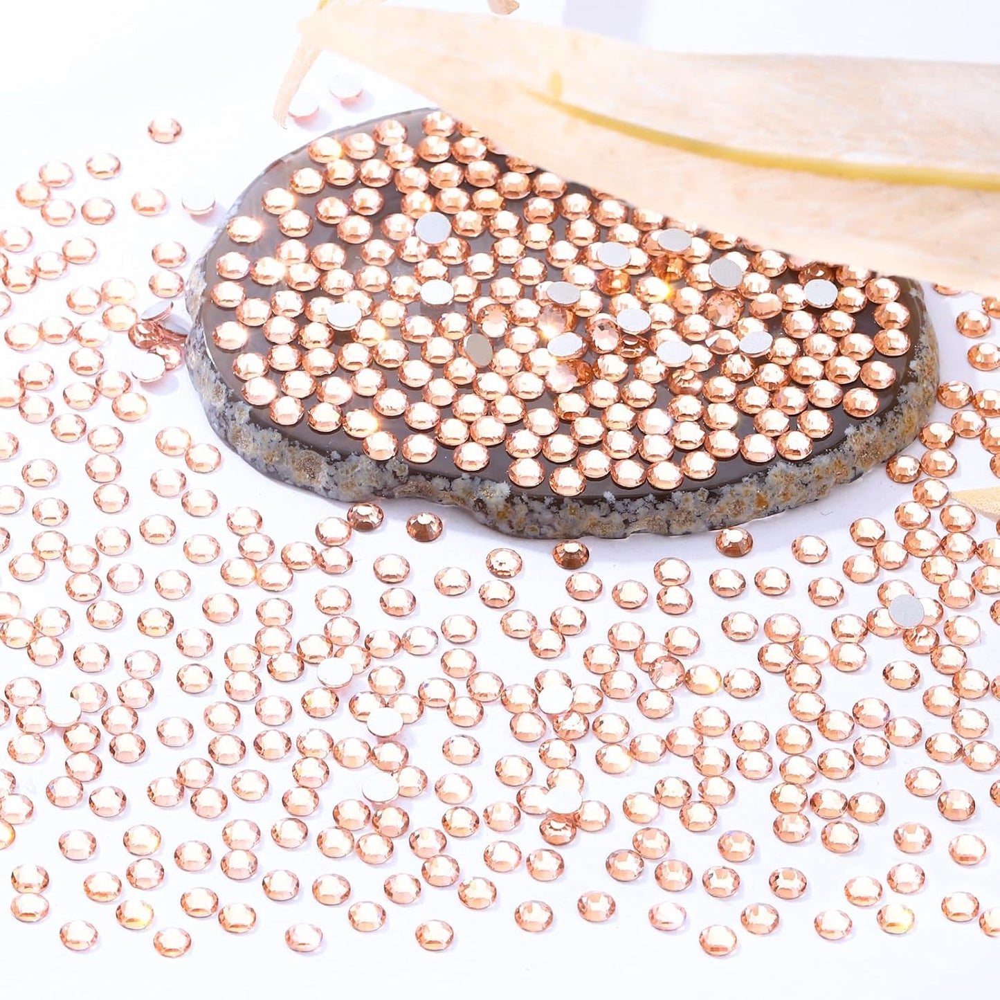 Champagne Flatback Rhinestones, Glass Rhinestones for Nail Art and Craft, Glue Fix, Loose Crystal Gemstones(Champagne, SS4, 2880pcs, 1.5-1.7mm)